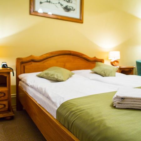 Hotel Satelit Пьештяни Экстерьер фото