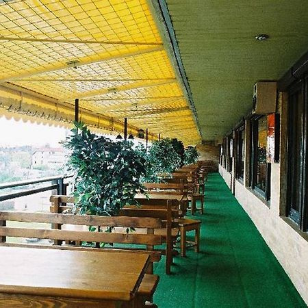 Hotel Satelit Пьештяни Экстерьер фото