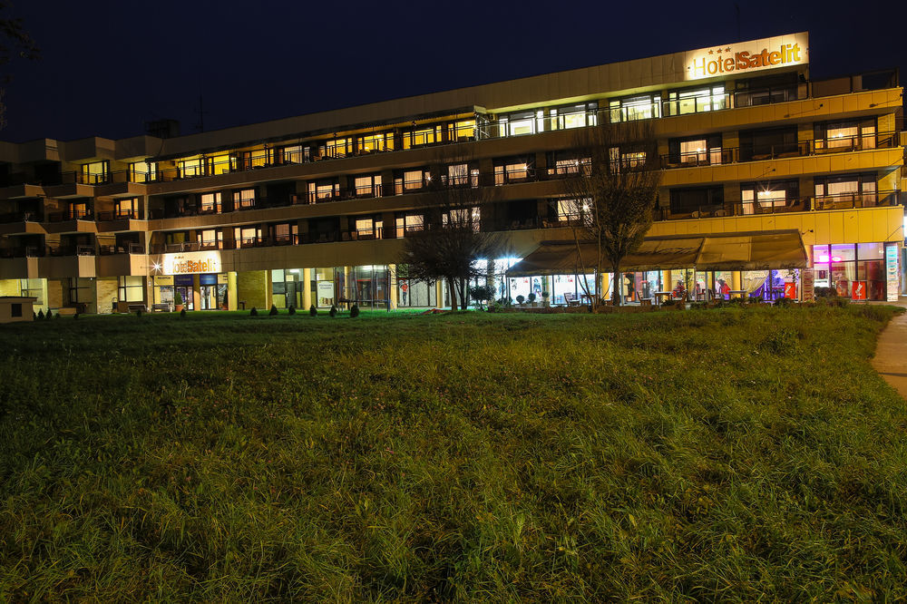 Hotel Satelit Пьештяни Экстерьер фото