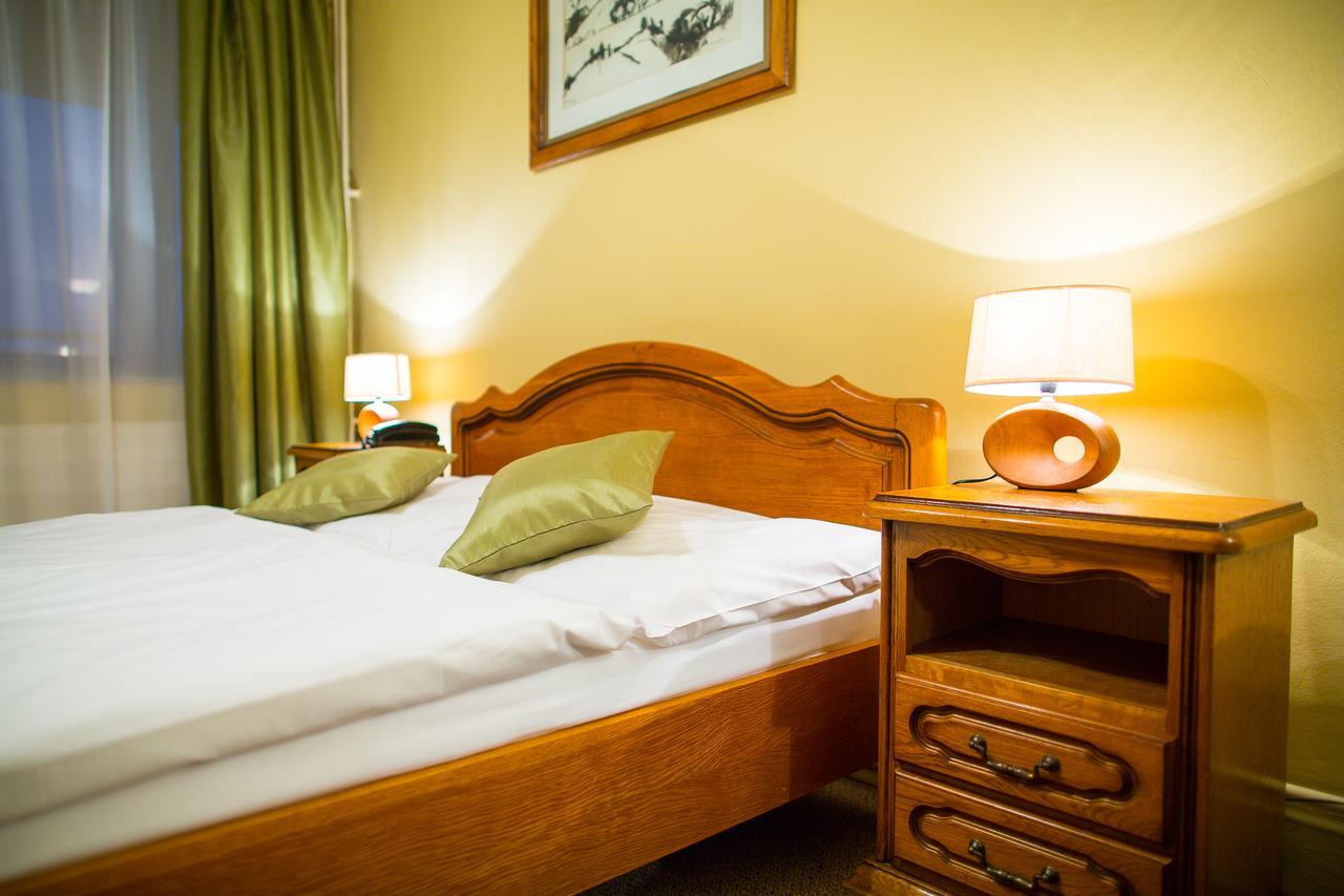 Hotel Satelit Пьештяни Экстерьер фото