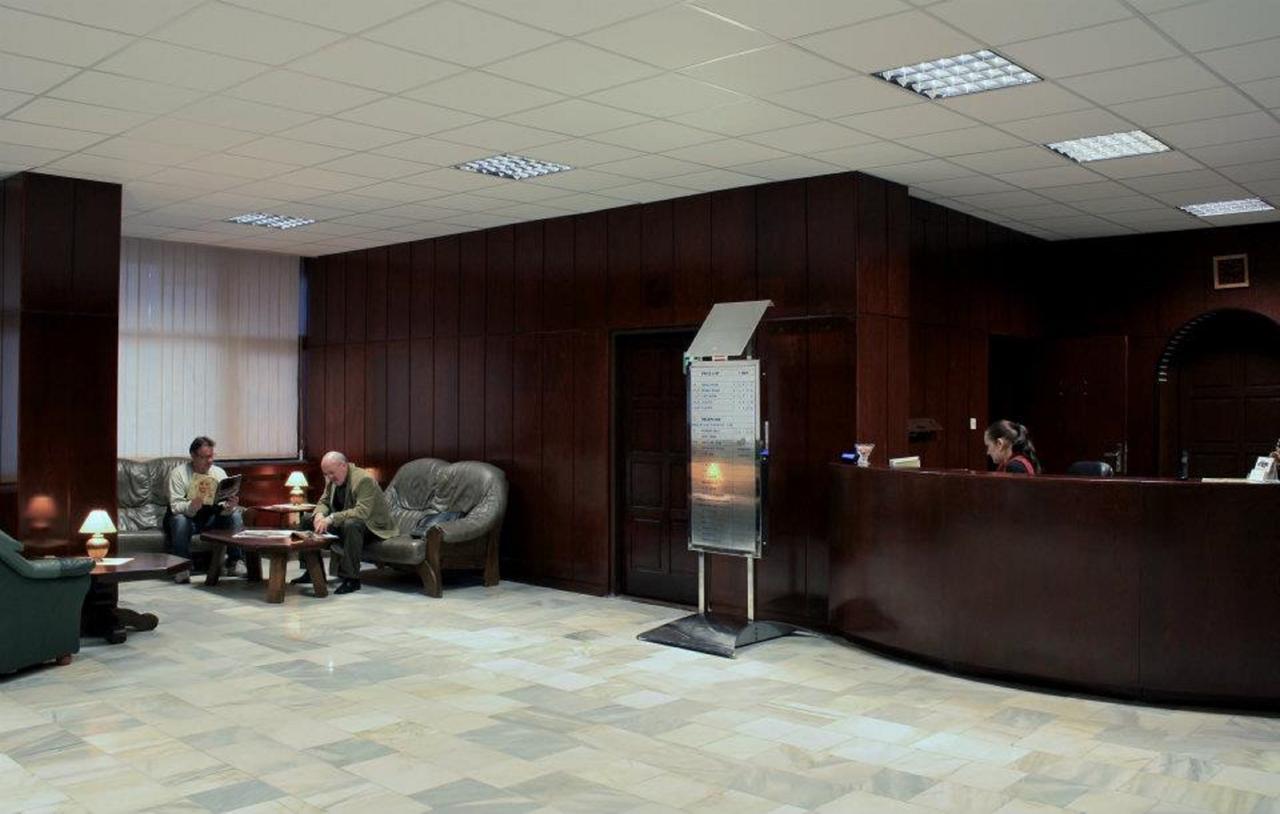 Hotel Satelit Пьештяни Экстерьер фото