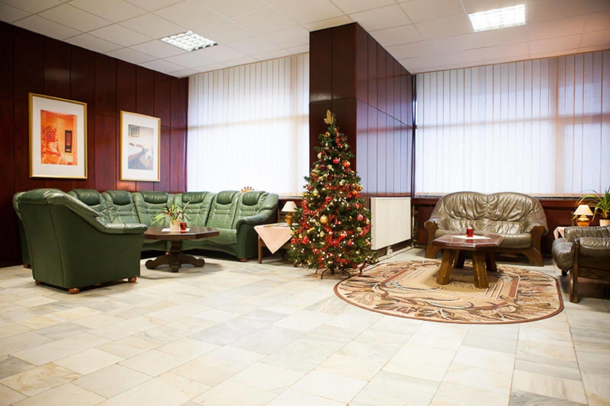 Hotel Satelit Пьештяни Экстерьер фото